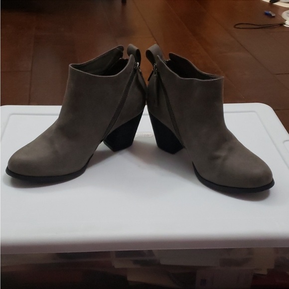 Torrid size 10 grey booties new - Picture 3 of 6